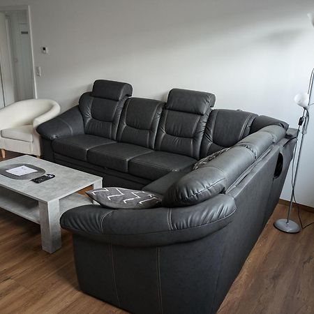 Schoene Einfache Ferienwohnung Zwischen Stadt Und Meer ヴィルヘルムスハーフェン エクステリア 写真