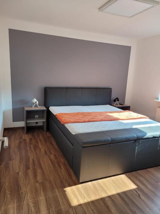 Schoene Einfache Ferienwohnung Zwischen Stadt Und Meer ヴィルヘルムスハーフェン エクステリア 写真