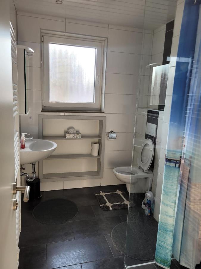 Schoene Einfache Ferienwohnung Zwischen Stadt Und Meer ヴィルヘルムスハーフェン エクステリア 写真