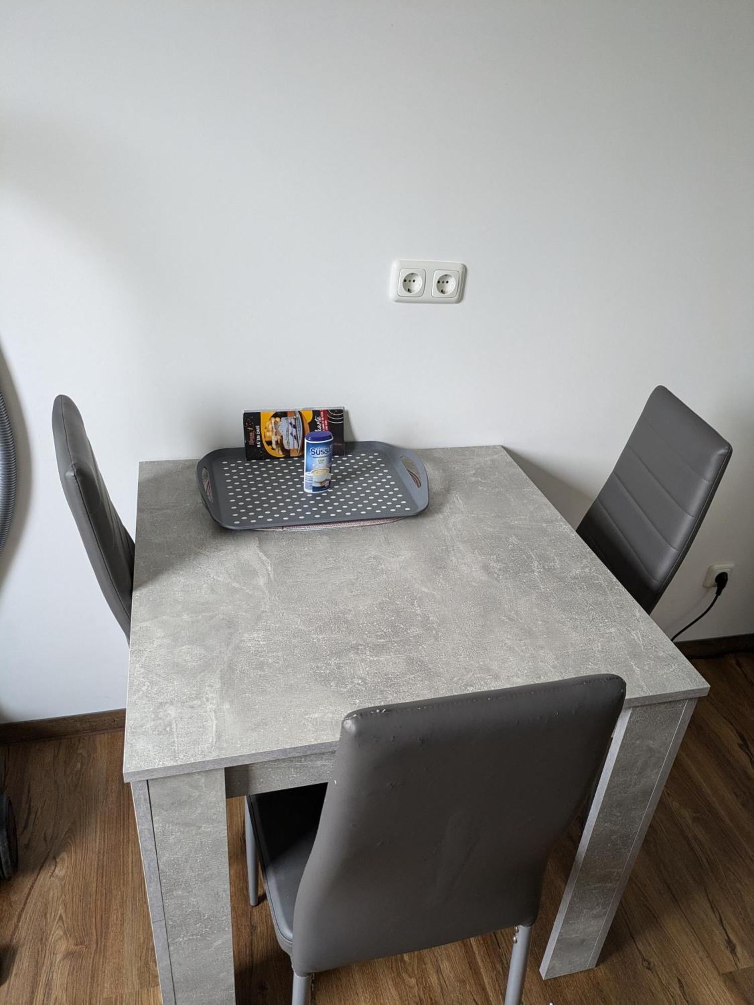 Schoene Einfache Ferienwohnung Zwischen Stadt Und Meer ヴィルヘルムスハーフェン エクステリア 写真
