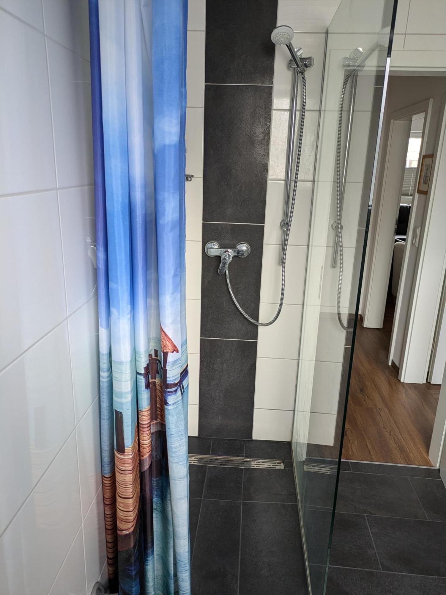 Schoene Einfache Ferienwohnung Zwischen Stadt Und Meer ヴィルヘルムスハーフェン エクステリア 写真