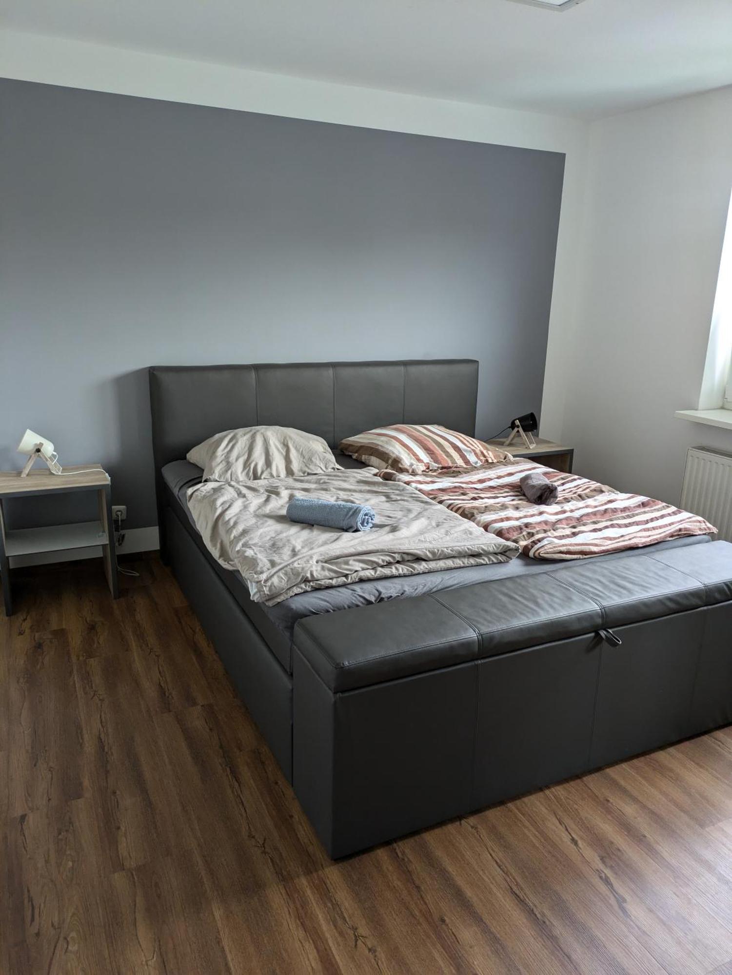Schoene Einfache Ferienwohnung Zwischen Stadt Und Meer ヴィルヘルムスハーフェン エクステリア 写真