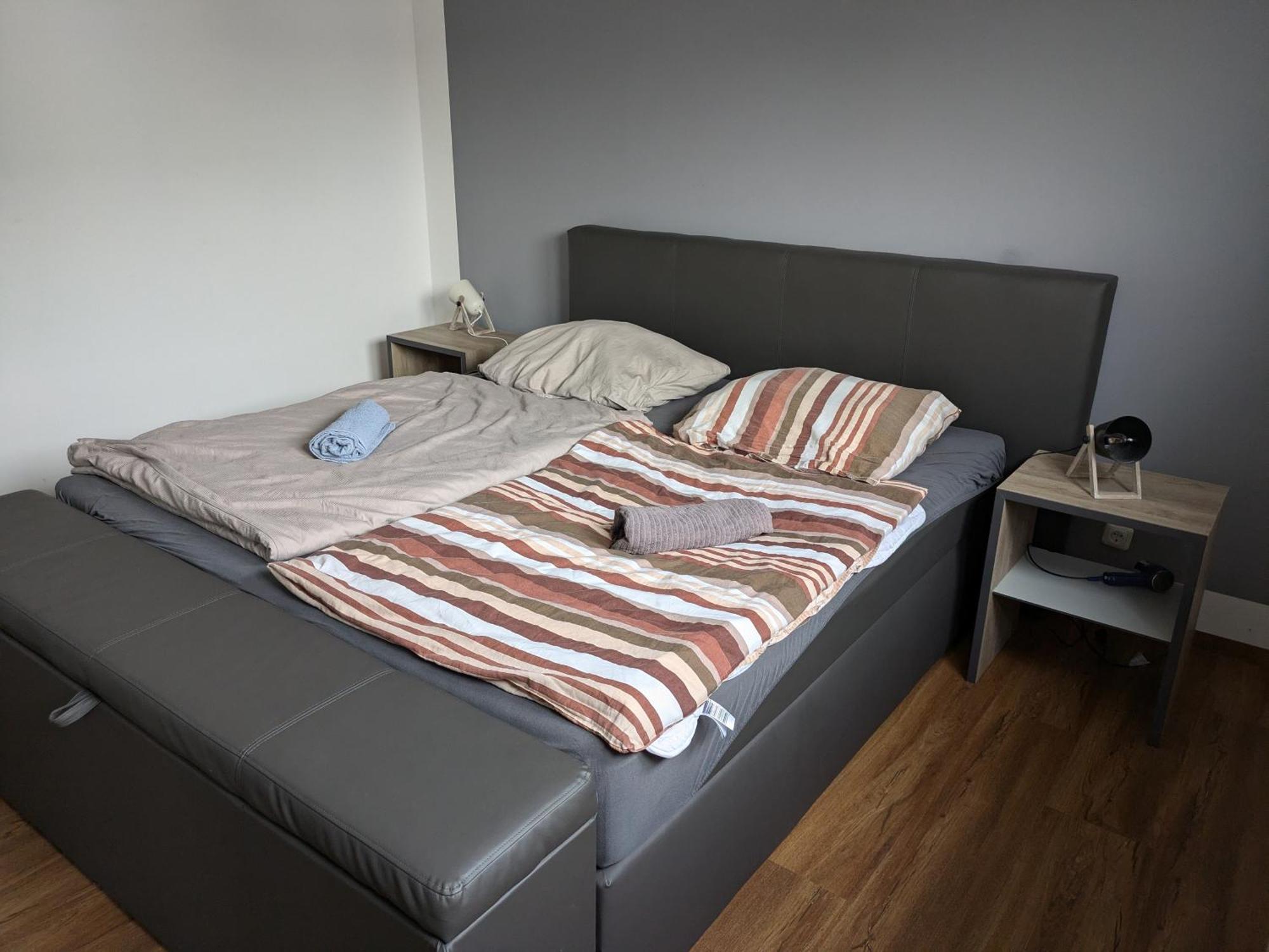 Schoene Einfache Ferienwohnung Zwischen Stadt Und Meer ヴィルヘルムスハーフェン エクステリア 写真